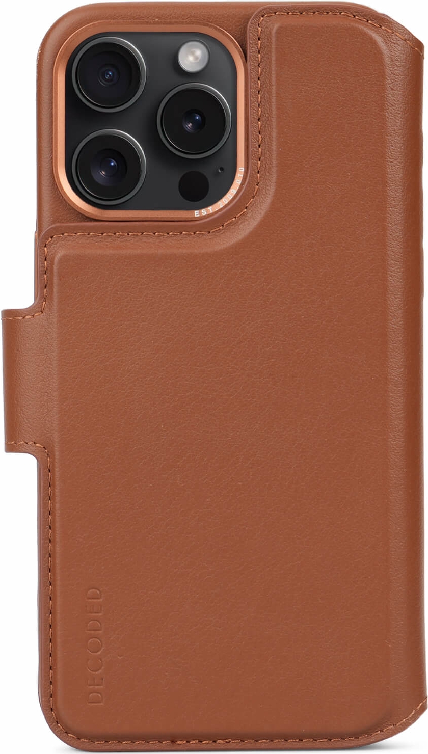 DECODED Detachable Wallet Case - iPhone 15 Pro Max - 2-in-1 Magnetisch Afneembaar Hoesje met Pasjeshouder - Hoogwaardig Europees Leer - Geschikt voor MagSafe - Tan Bruin