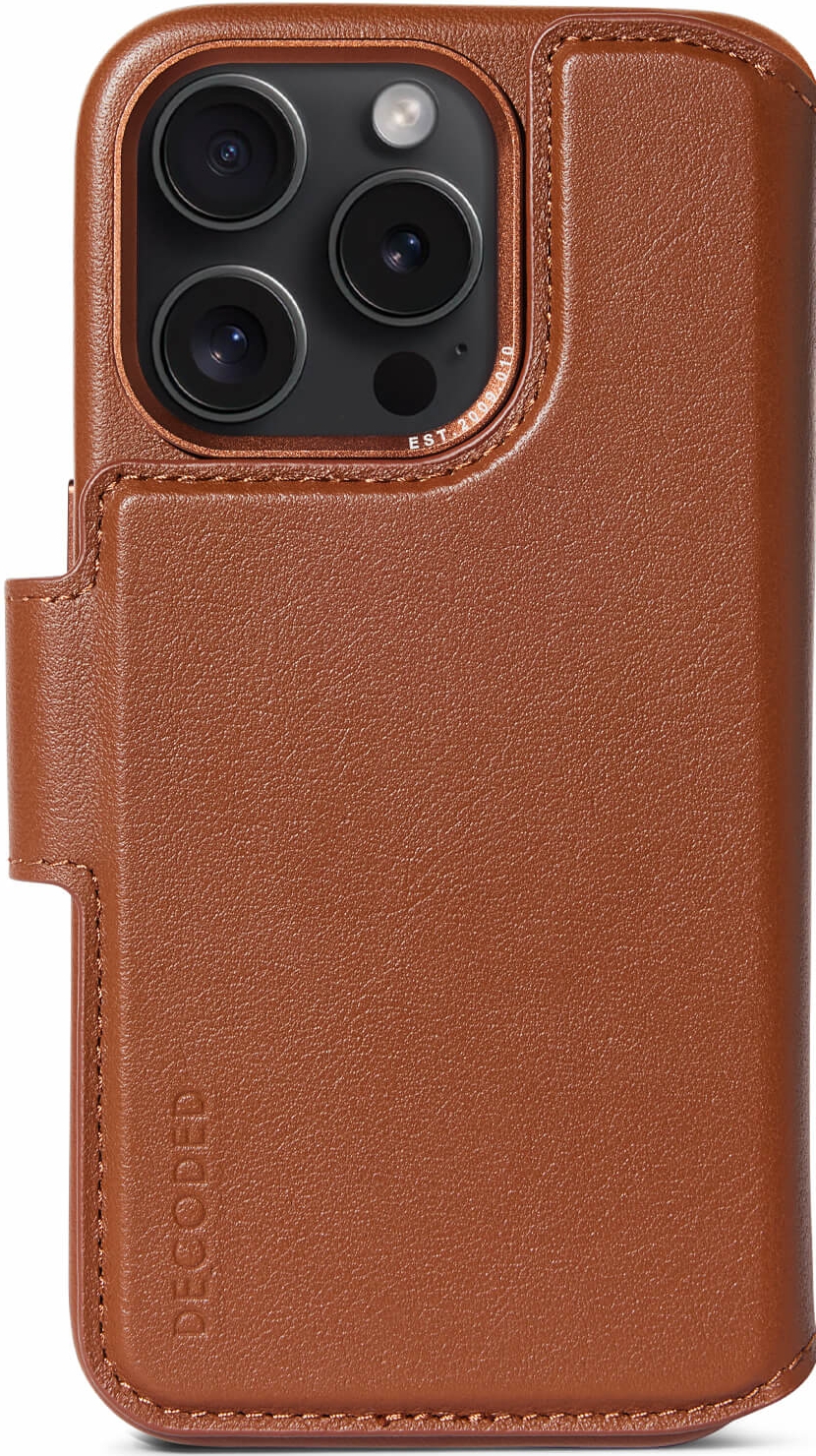 DECODED Detachable Wallet Case - iPhone 15 - 2-in-1 Magnetisch Afneembaar Hoesje met Pasjeshouder - Hoogwaardig Europees Leer - Geschikt voor MagSafe - Tan Bruin